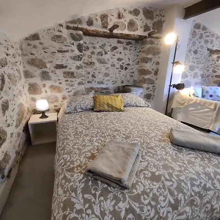 Rendez-vous Sous Le Tilleul, En Cevennes.