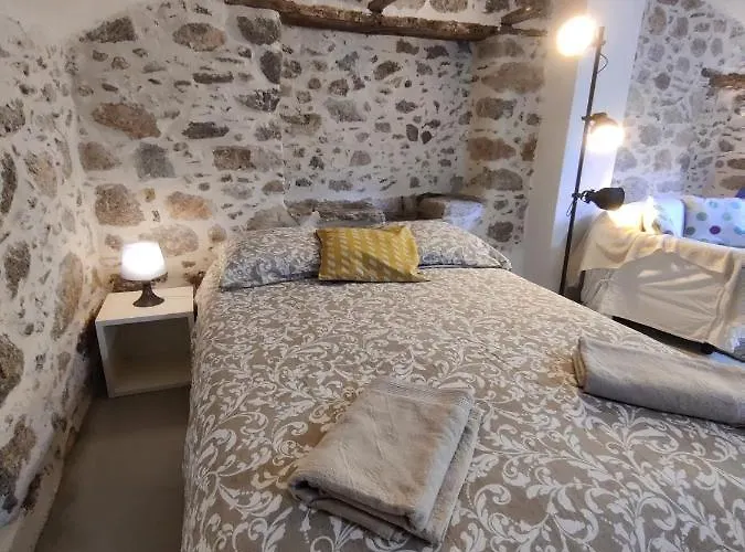 Rendez-vous Sous Le Tilleul, En Cevennes.